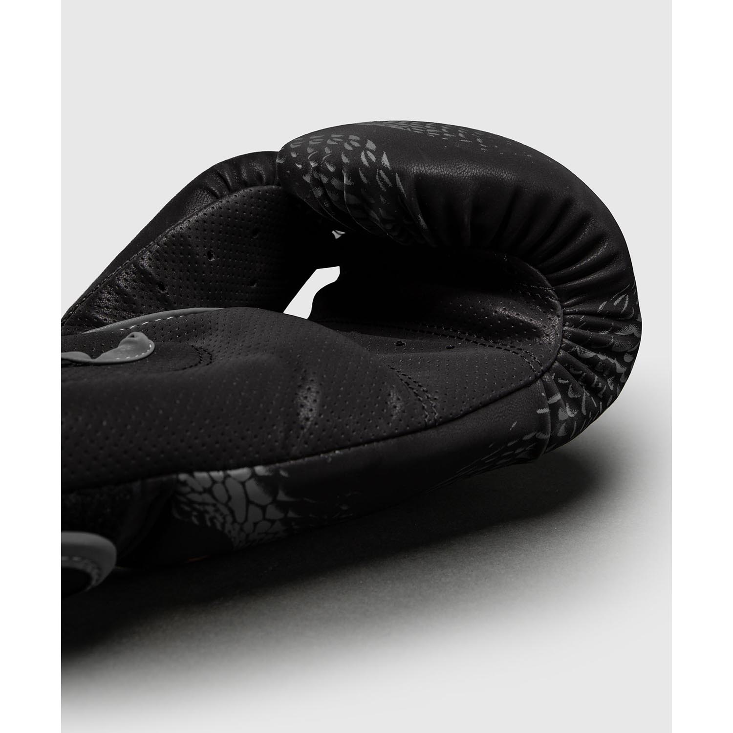 VENUM Boxing Gloves, Matupa, black-grey-gold, 12 Oz