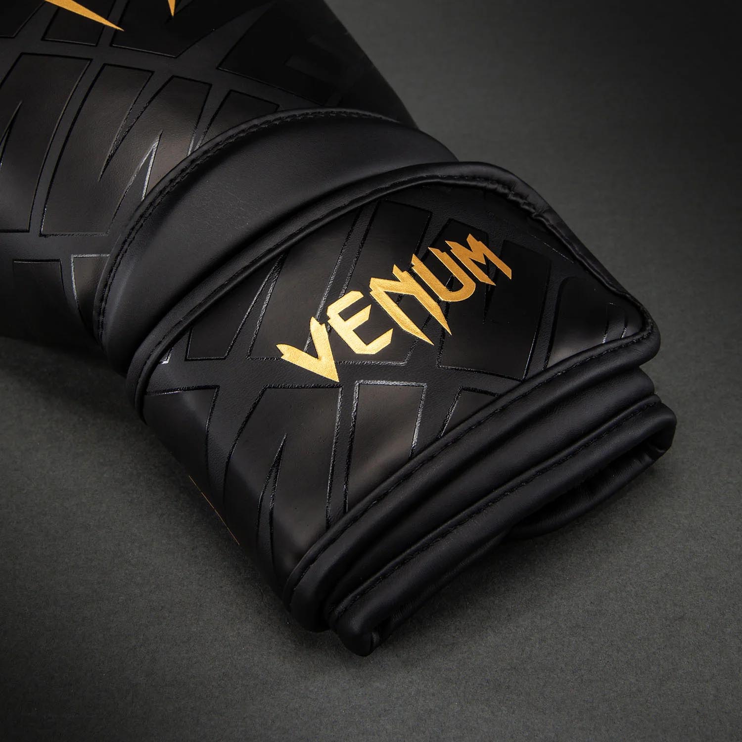 VENUM Boxing Gloves, Contender 1.5 XT 3D, black-gold, 16 Oz