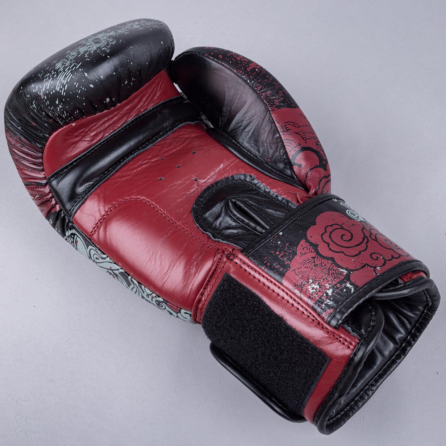 8 WEAPONS Boxing Gloves, Hanuman Yant, black-red, 16 Oz