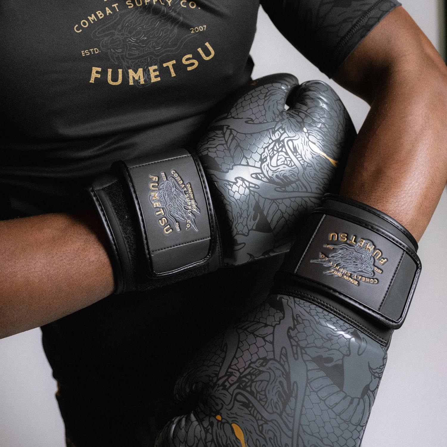 Fumetsu Boxing Gloves, Dragon Slayer, black-gold, 16 Oz