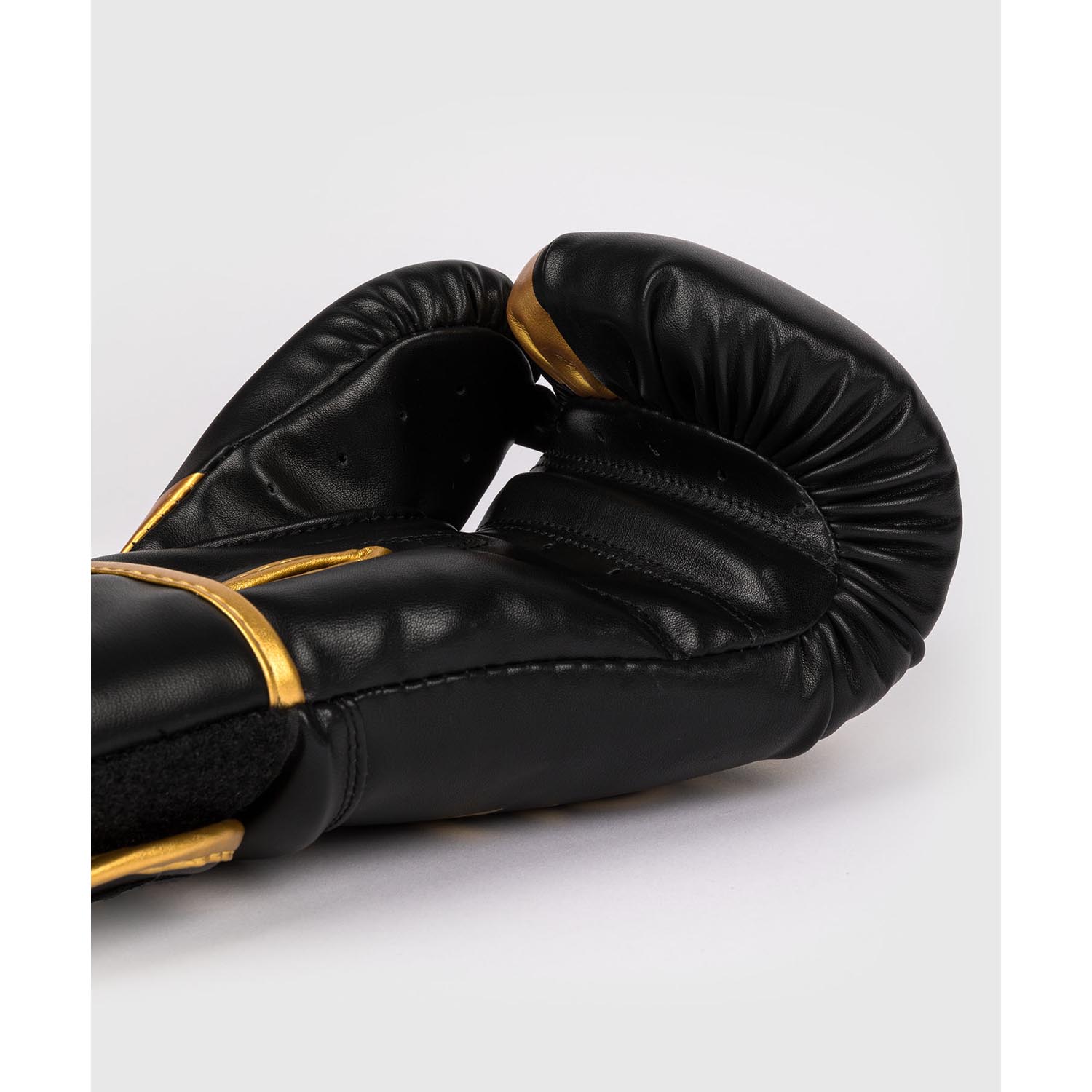 VENUM Boxing Gloves, Challenger 2.5, black-gold, 12 Oz