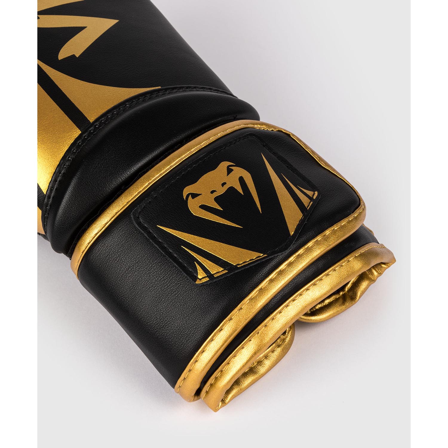 VENUM Boxing Gloves, Challenger 2.5, black-gold, 12 Oz