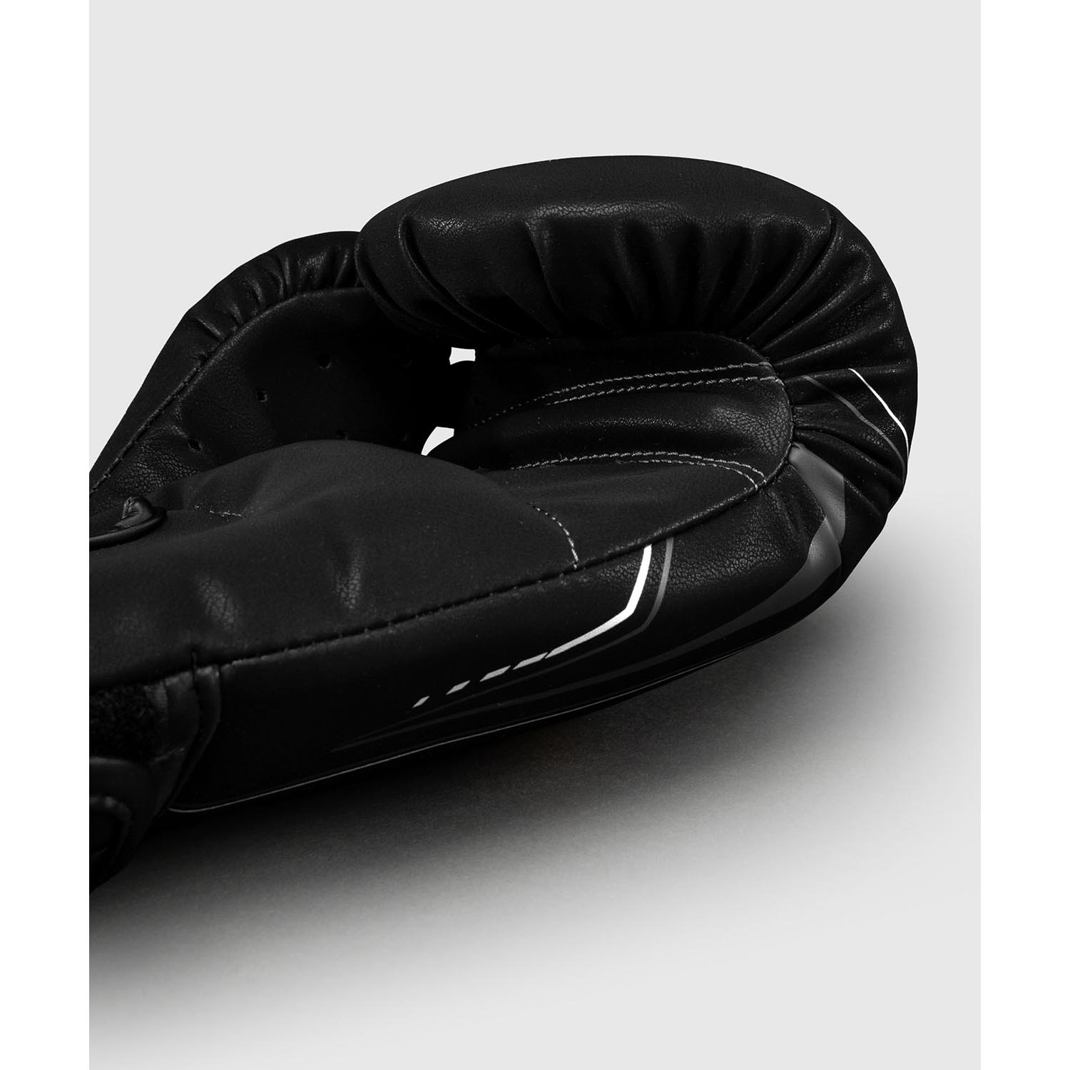 VENUM Boxing Gloves, Streamline, black-white, 10 Oz