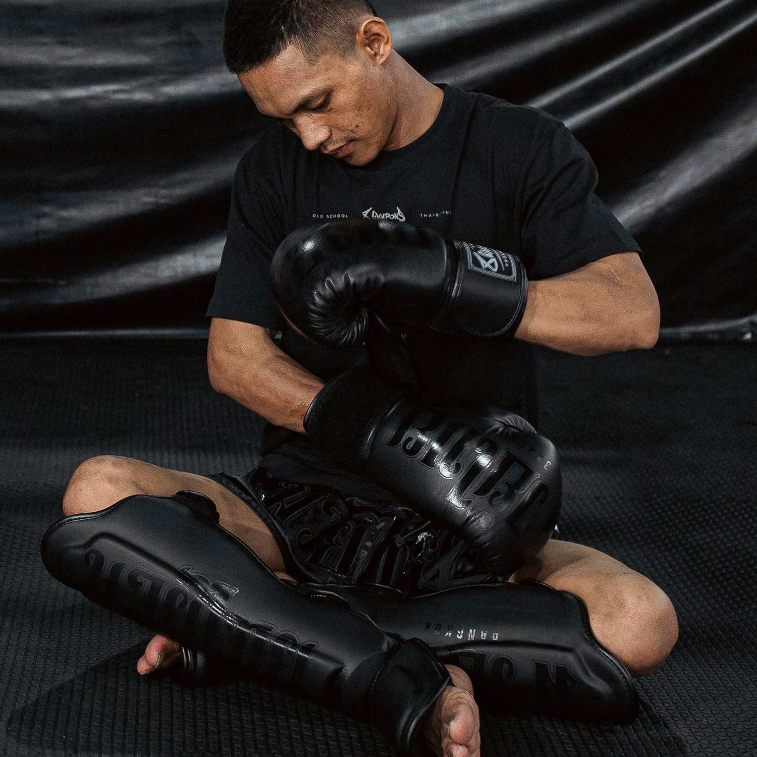 8 WEAPONS Boxing Gloves, Bangkok, black-black, 16 Oz