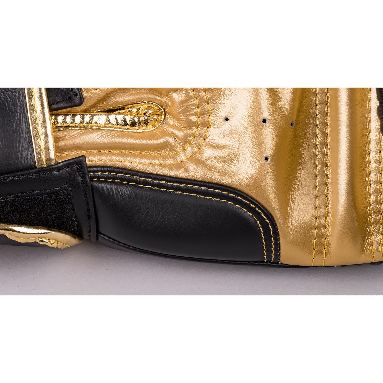 8 WEAPONS Boxing Gloves, Premium Leather, black-gold