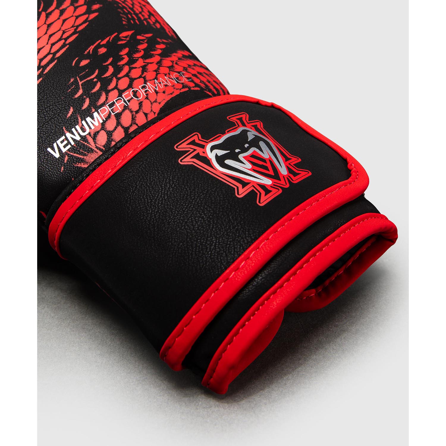 VENUM Boxing Gloves, Matupa, black-red-silver, 14 Oz