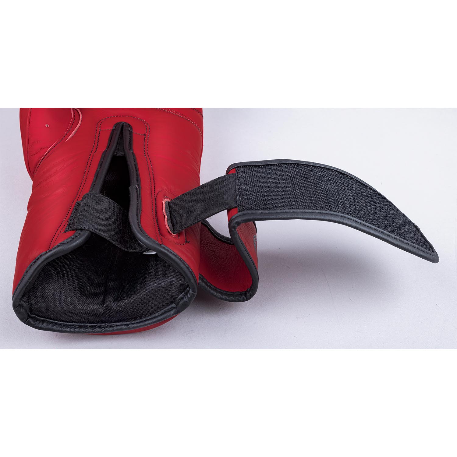 OKAMI Boxing Gloves, Competior V2, red-black, 16 Oz