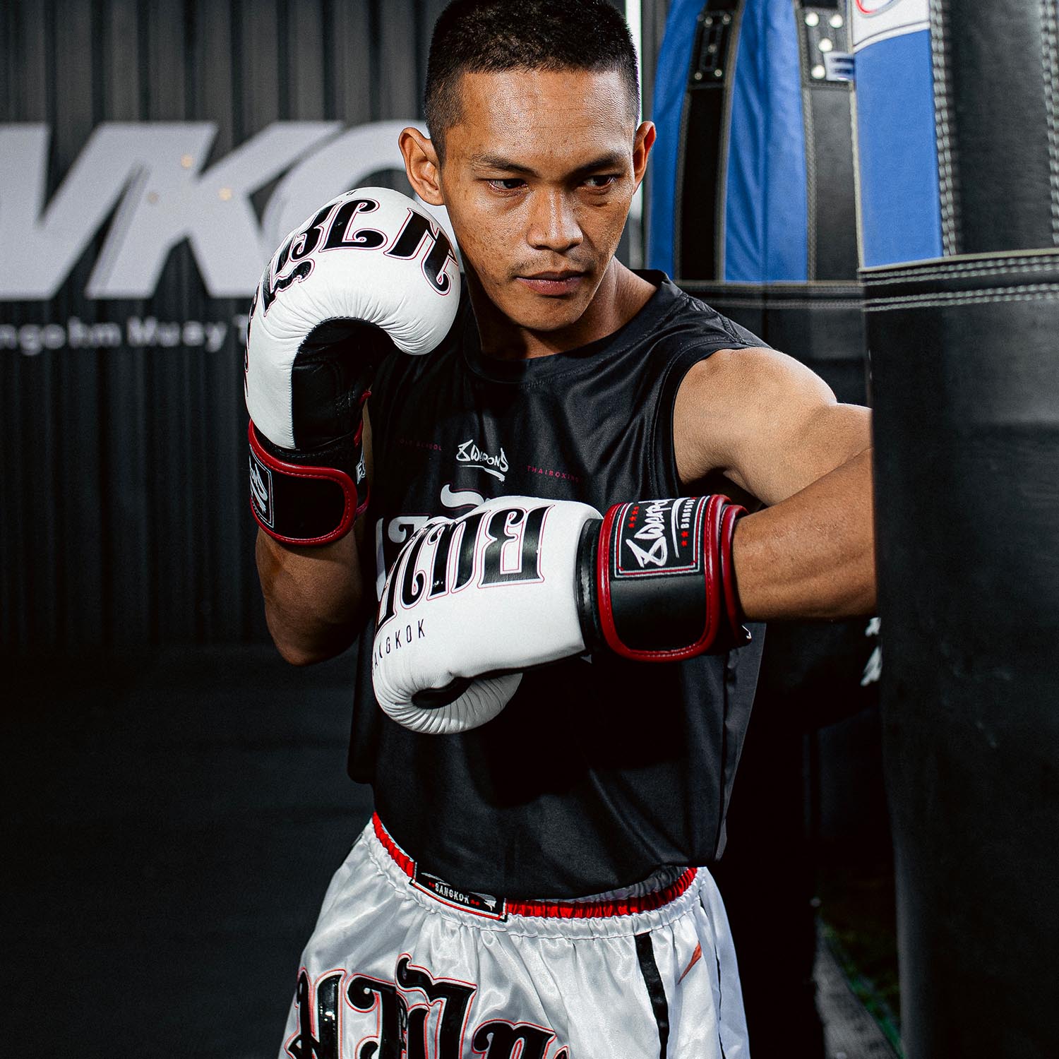8 WEAPONS Boxing Gloves, Bangkok, white-black, 16 Oz