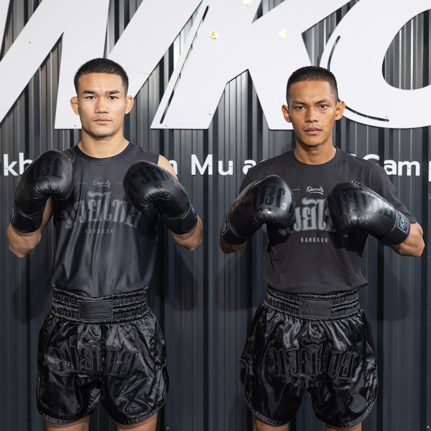 8 WEAPONS Boxing Gloves, Bangkok, black-black, 16 Oz