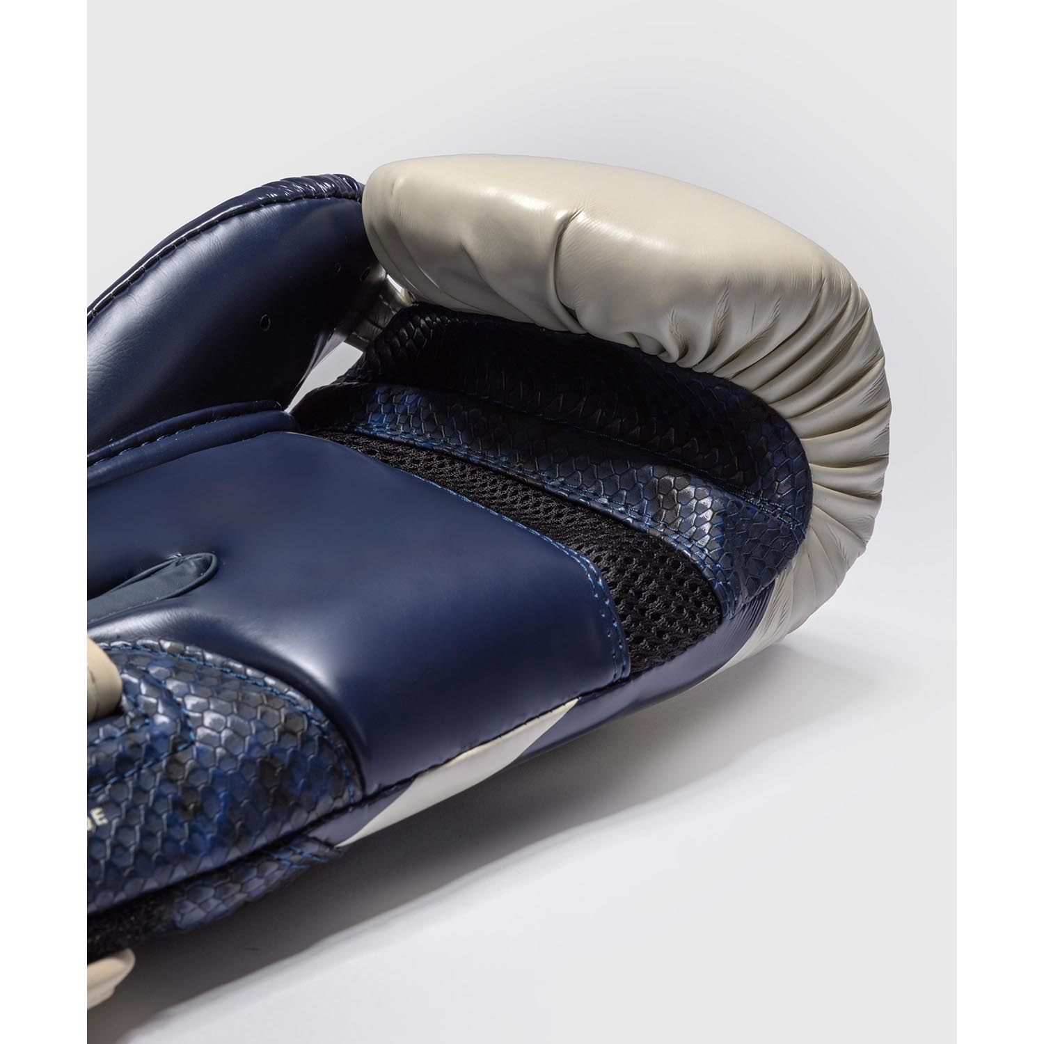 VENUM Boxing Gloves, Challenger 4.0 Scales, dark blue, 14 Oz
