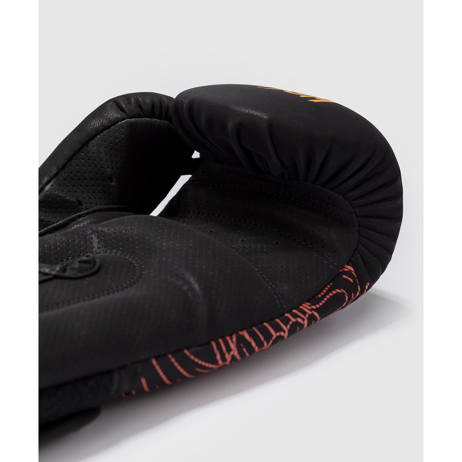 VENUM Boxing Gloves, Quetzel Fury, black-red, 16 Oz