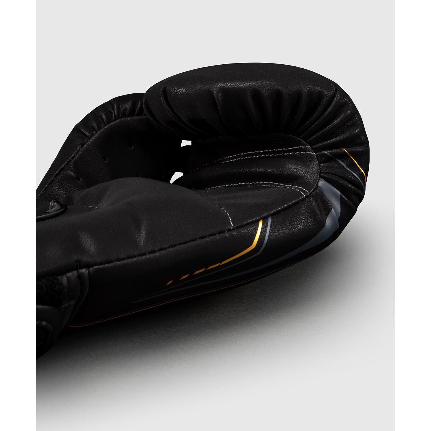 VENUM Boxing Gloves, Streamline, black-gold, 16 Oz