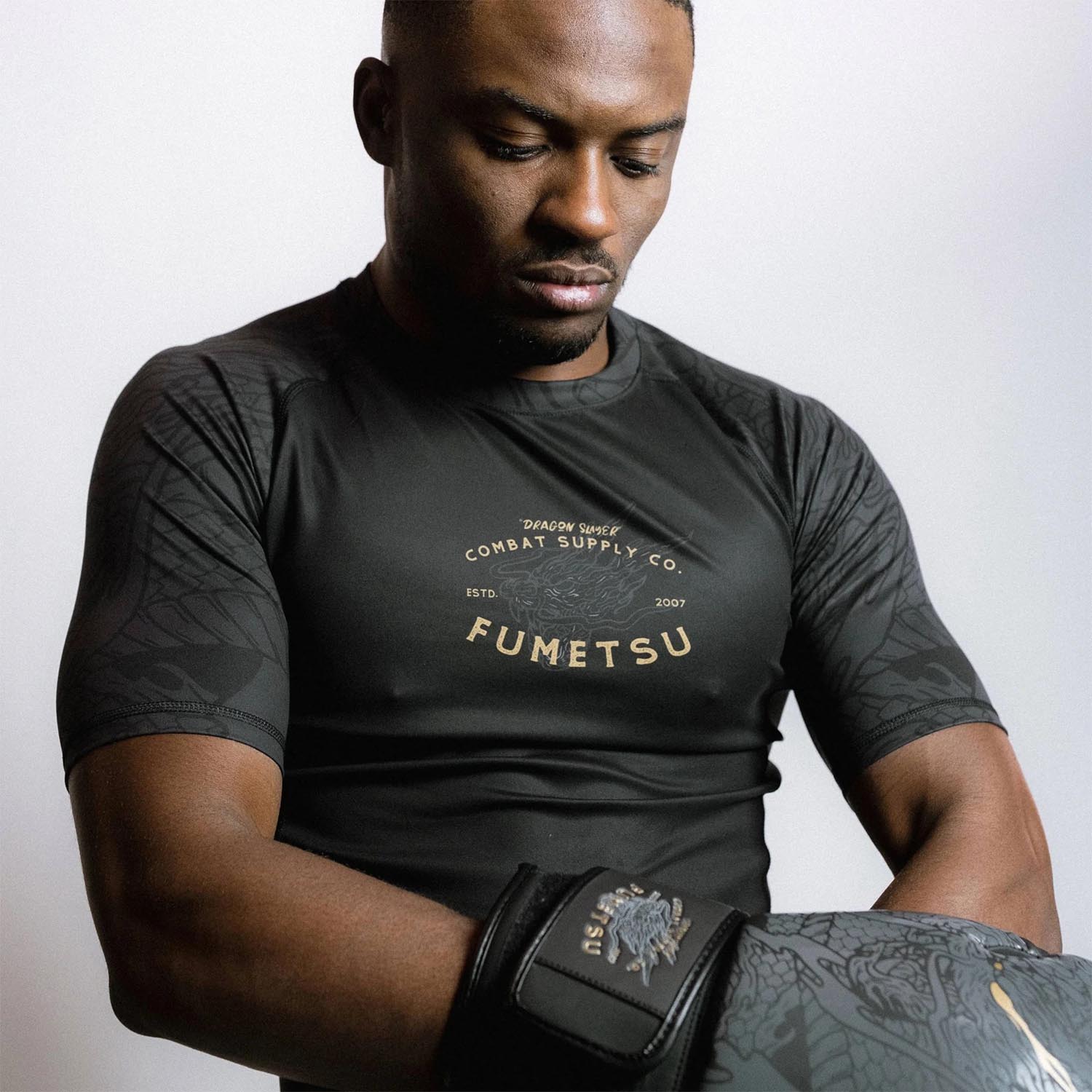 Fumetsu Rashguard, S/S, Dragon Slayer, black-gold, S